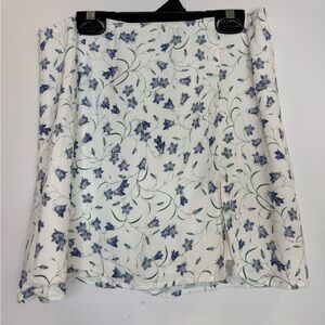 Aritzia Sunday Best Tatiana White Skirt Blue Floral Print mini size 4 romantic